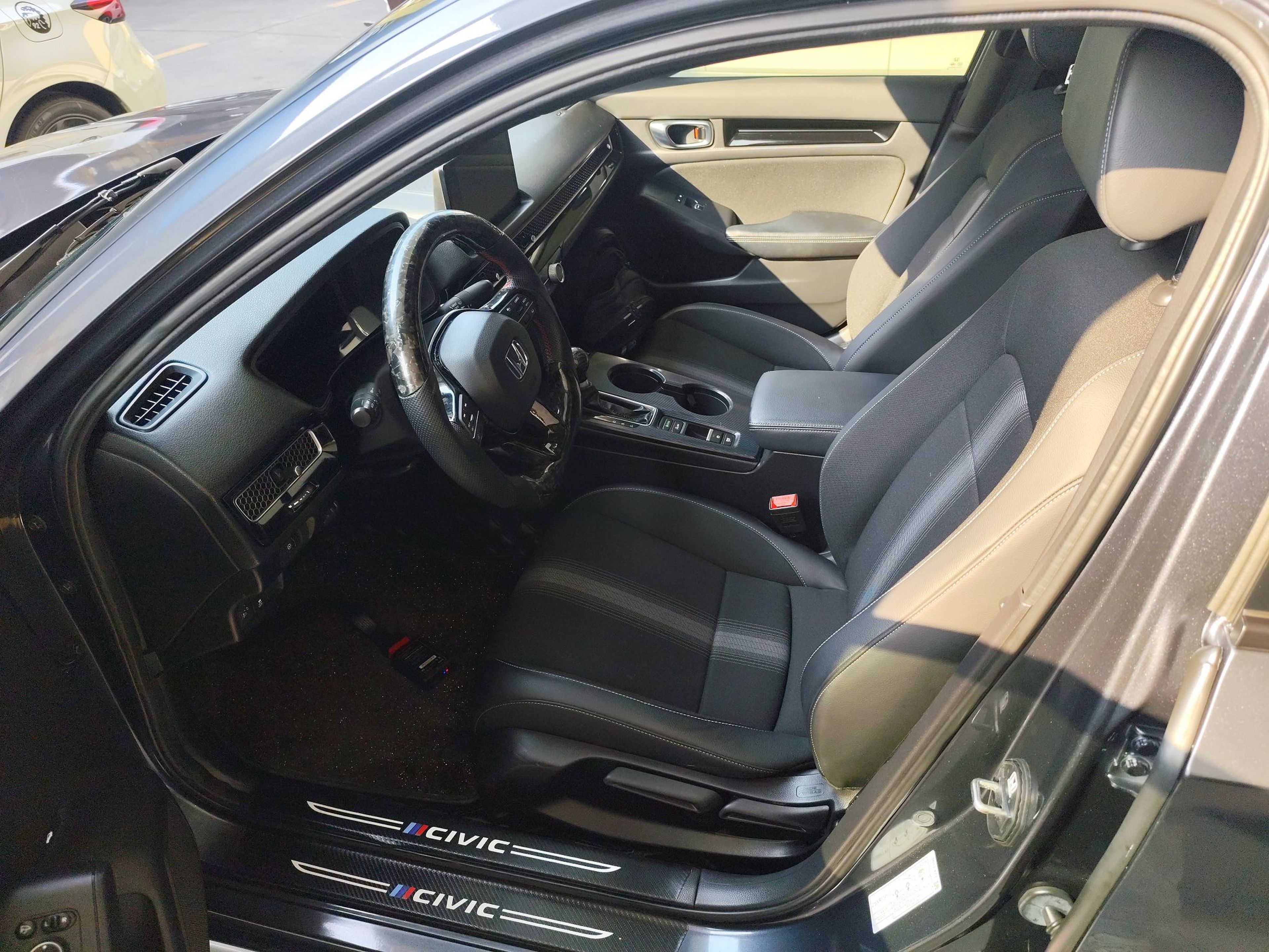 Переднее сиденье в автомобиле