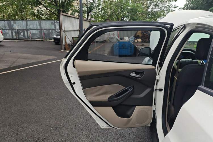 Used Ford Focus 2012 Sedan 1.6L Automatic Comfort Model
