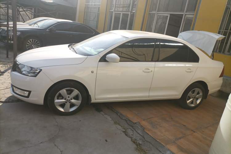 Used Skoda Rapid 2015 1.6L Automatic Smart Selection Model
