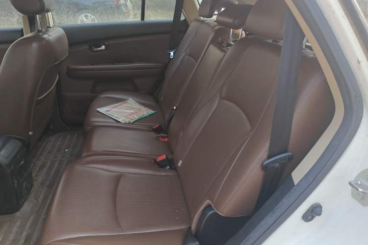 Used BYD S6 2014 2.0L Manual Luxury 5-Seater