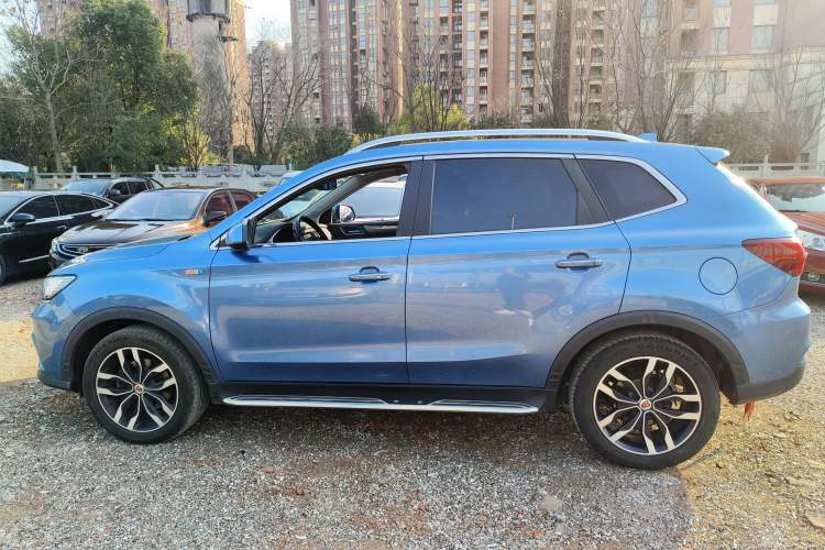 Used Roewe RX5 2016 20T Two-Wheel Drive Automatic Internet Smart Edition
