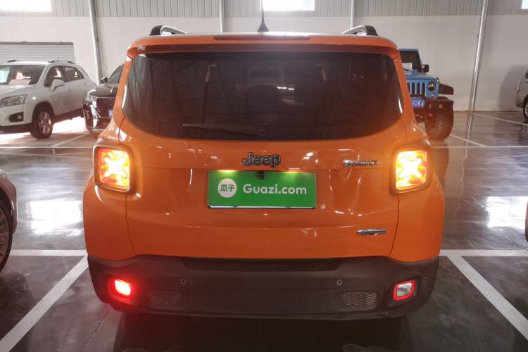 Used  Renegade 2018 Connected Large Screen Version 180T Automatic High-Energy Edition
