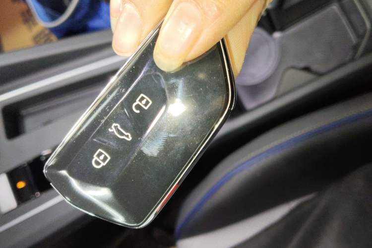 Used Volkswagen Golf 2025 300TSI R-Line
