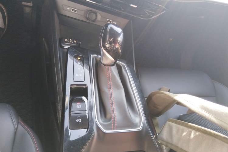 Used MG 5 2022 180 DVVT CVT Youth Luxury Edition
