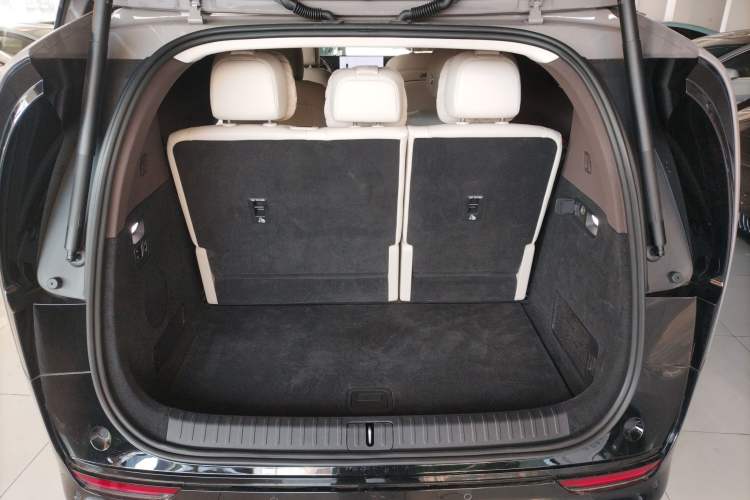 Used Li Auto MEGA 2024 Ultra Model
