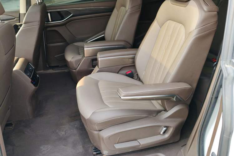 Used Volkswagen Viloran 2024 330TSI Luxury Edition
