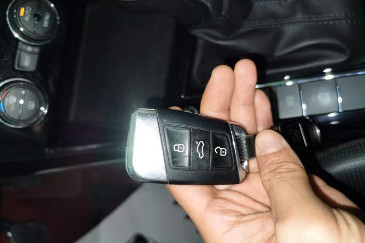 Used Volkswagen Passat 2019 330TSI Luxury Edition China VI Standard