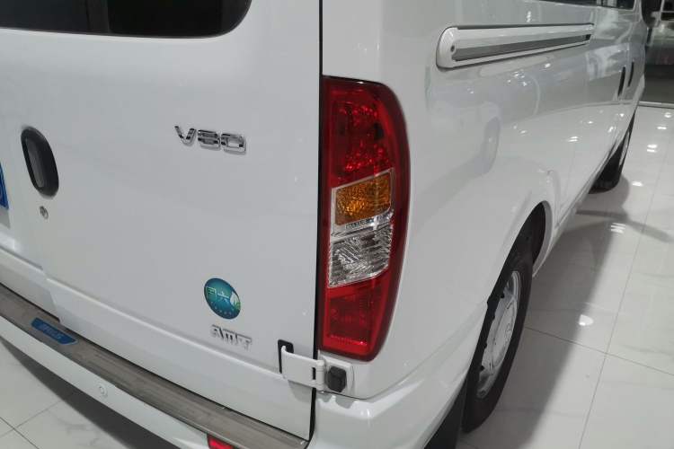 Used SAIC MAXUS Xintu V80 2023 2.0T AMT Classic Aoyuntong Power Version Short Wheelbase Ultra-Low Roof 5/6-Seater