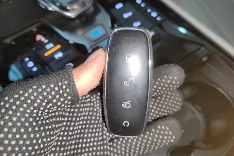 Used Denza D9 2024 EV 600 Four-Wheel-Drive Flagship Model
