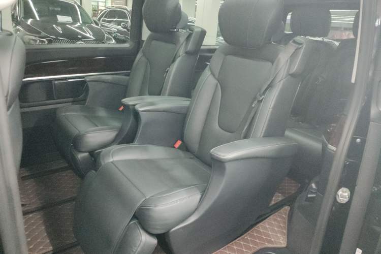 Used Mercedes-Benz V-Class 2018 V 260 Prestige Edition China VI
