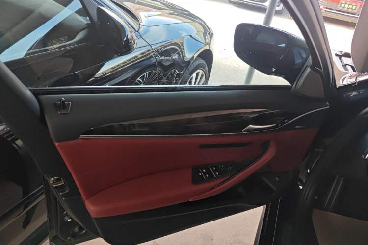 Used BMW 5 Series 2018 530Li Leading Model M Sport Package
