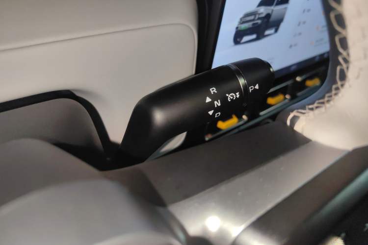 Used  V23 2025 401 Two-Wheel Drive Advanced Edition