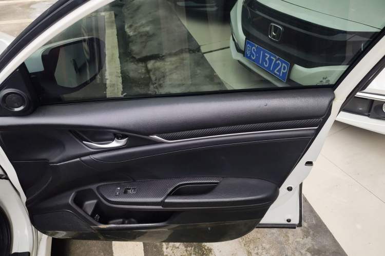 Used Honda Civic 2016 220TURBO CVT Prestige Edition
