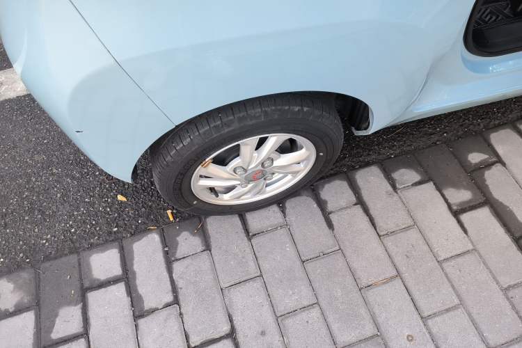 Used Wuling Hongguang MINIEV 2021 Macaron Sandwich Model 120 km Lithium Iron Phosphate