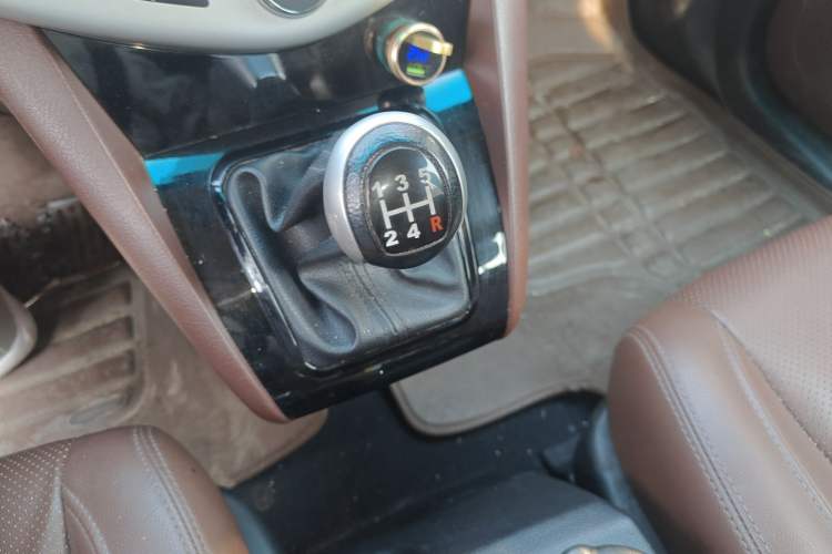 Used BYD S6 2014 2.0L Manual Luxury 5-Seater