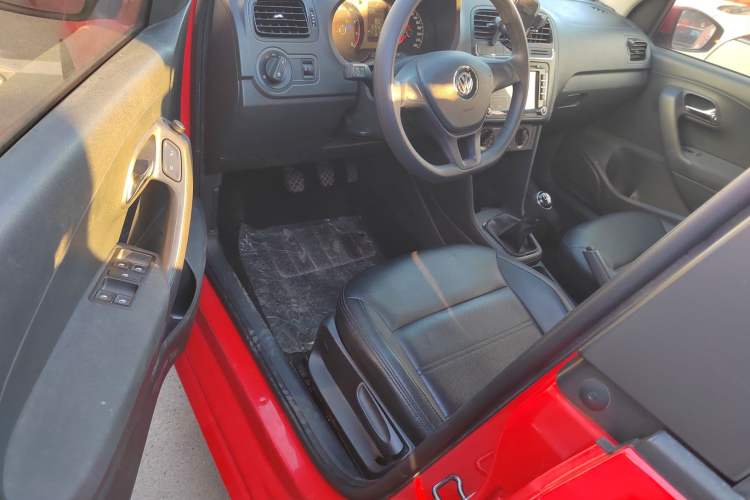 Used Volkswagen Polo 2016 1.4L Manual Fashion Model
