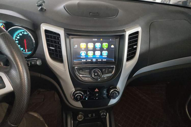 Used Changan CS35 2015 1.6L Automatic Prestige Model China IV Standard
