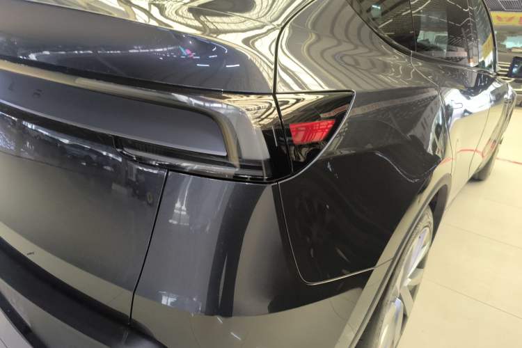 Used Tesla Model Y 2025 Rear-Wheel-Drive Version
