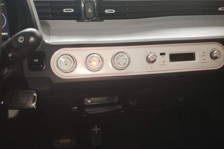 Used Wuling Hongguang MINIEV 2022 Macaron Premium Model – Lithium Iron Phosphate