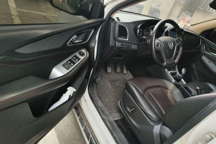 Used Baojun 560 2015 1.8L Manual Luxury Model