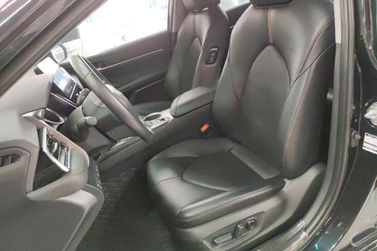 Used Toyota Camry 2023 2.0G Luxury Edition
