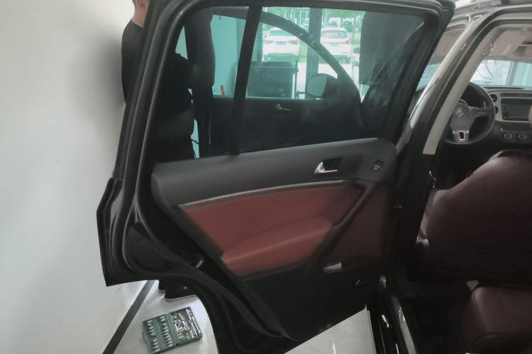 Used Volkswagen Tiguan 2015 2.0 TSI Automatic All-Wheel Drive Flagship Edition
