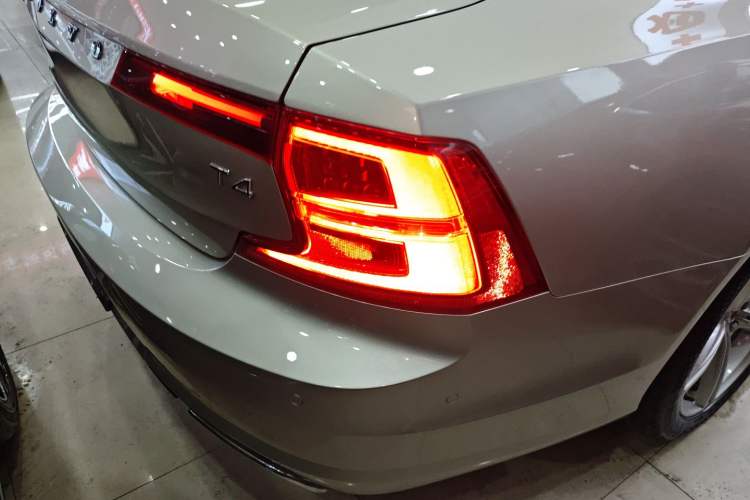 Used Volvo S90 2018 T4 Zhiyuan Edition
