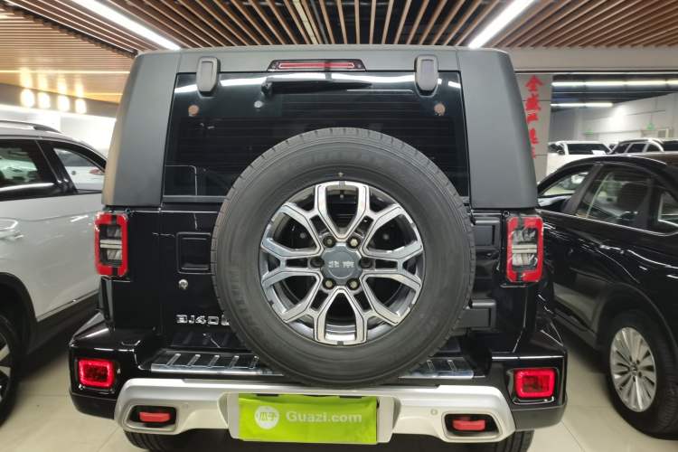 Used  BJ40 2020 2.0T Automatic Four-Wheel Drive Urban Hunter Edition Chivalrous Type
