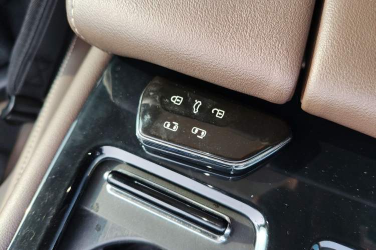 Used Volkswagen Viloran 2024 330TSI Luxury Edition
