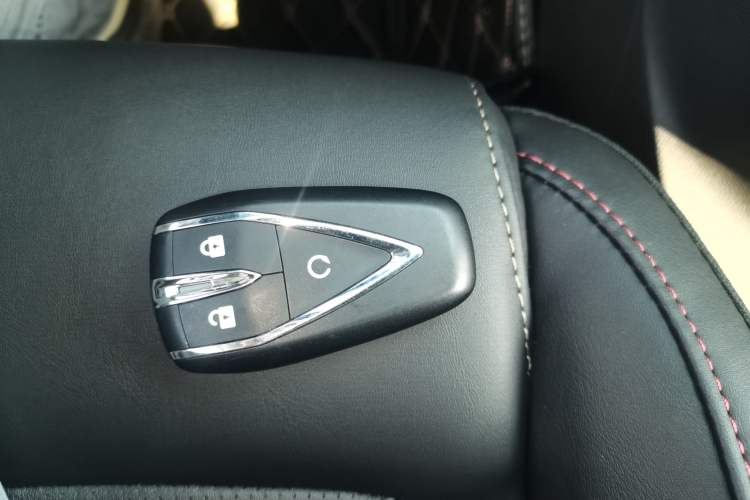 Used Changan Lantop 2023 2.0T Manual 4x4 Diesel Flagship Long-Box Version
