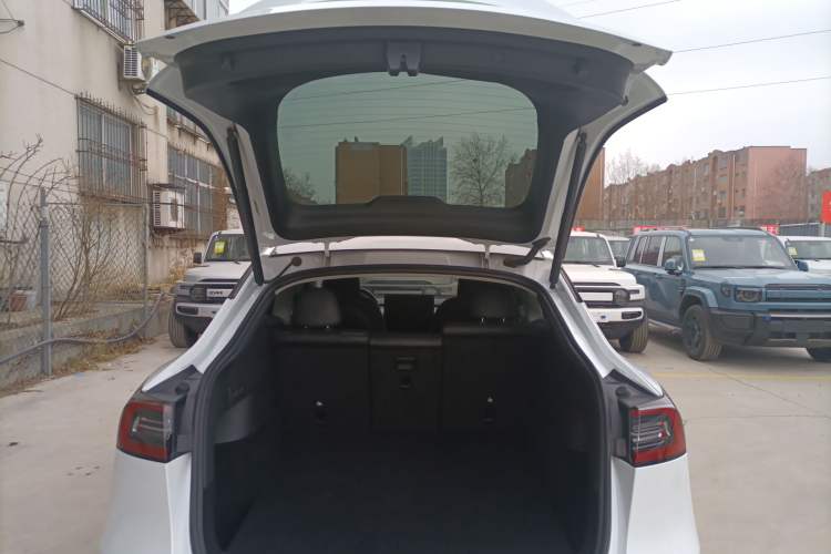 Used Tesla Model Y 2023 Long-Range All-Wheel-Drive Version