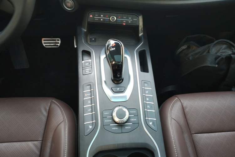 Used Wey VV6 2019 2.0T Two-Wheel-Drive Ultra-Luxury Version China VI Standard
