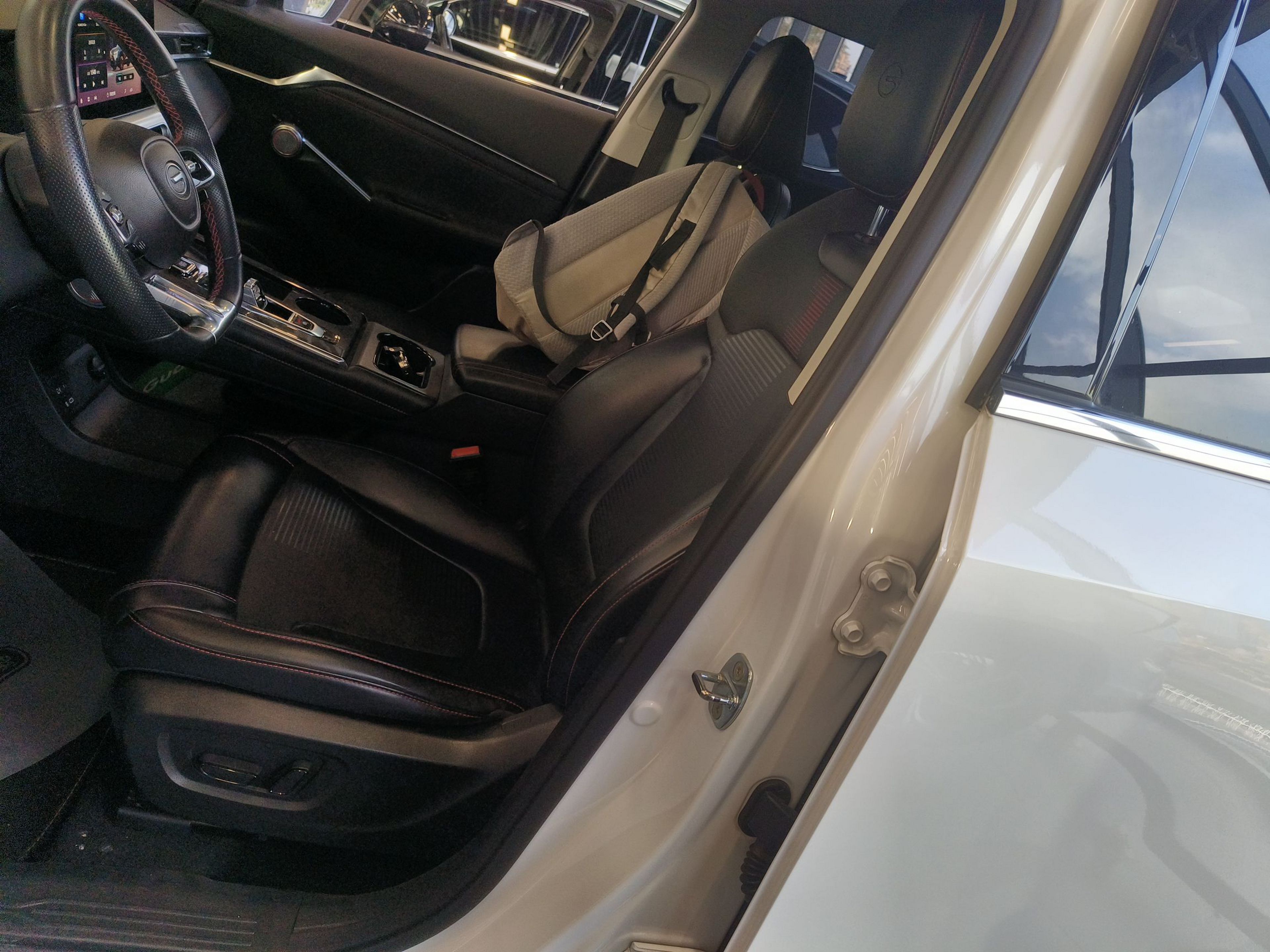 Переднее сиденье в автомобиле