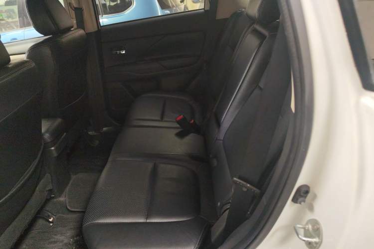 Used Mitsubishi Outlander 2013 2.4L 4x4 Luxury Navigation Edition 5 Seats
