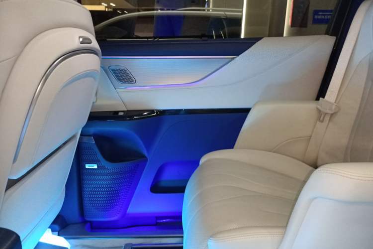 Used Buick GL8 New Energy 2024 Lu Zun Luxury Edition 6-Seater
