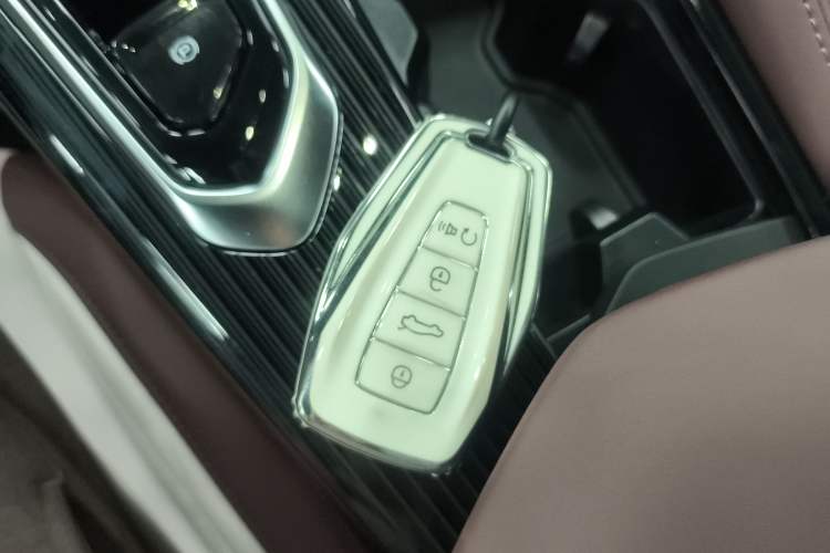 Used Geely Auto Monjaro L 2024 2.0TD High-Power Automatic Two-Wheel Drive Yunqi Version
