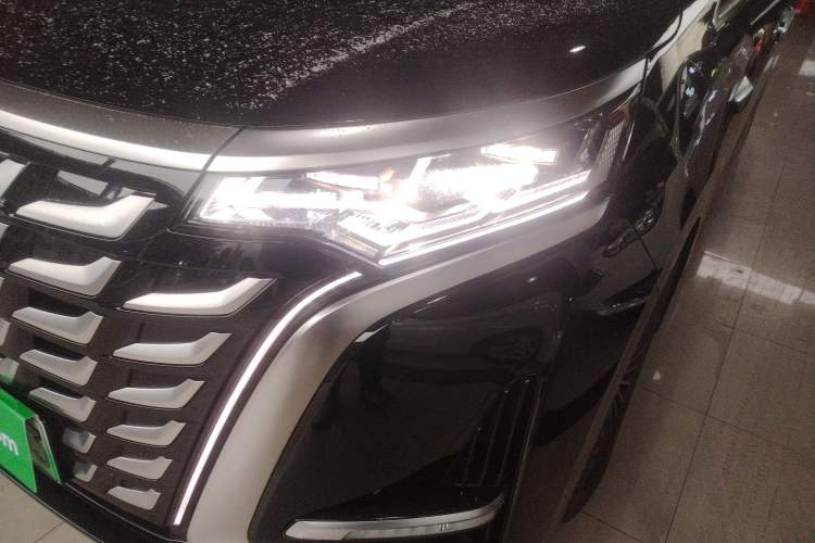 Used Denza D9 2025 DM-i Intelligent Drive 1020 Four-Wheel Drive Prestige Model