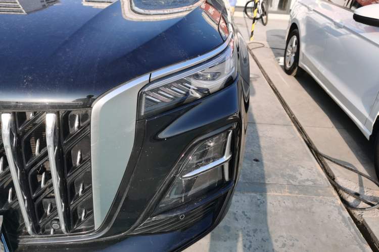 Used Hongqi HS5 2025 2.0T Two-Wheel Drive Flagship Pro Edition
