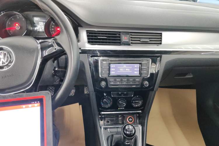 Used Volkswagen Bora 2016 1.6L manual Comfort trim level
