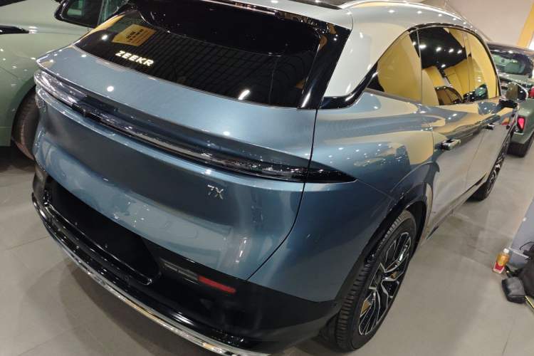 Used Zeekr 7X 2025 100 kWh Long-Range Rear-Wheel Drive with Intelligent Driving Features
