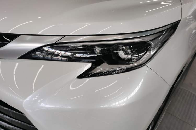 Used Toyota Sienna 2023 2.5L Hybrid Deluxe Edition
