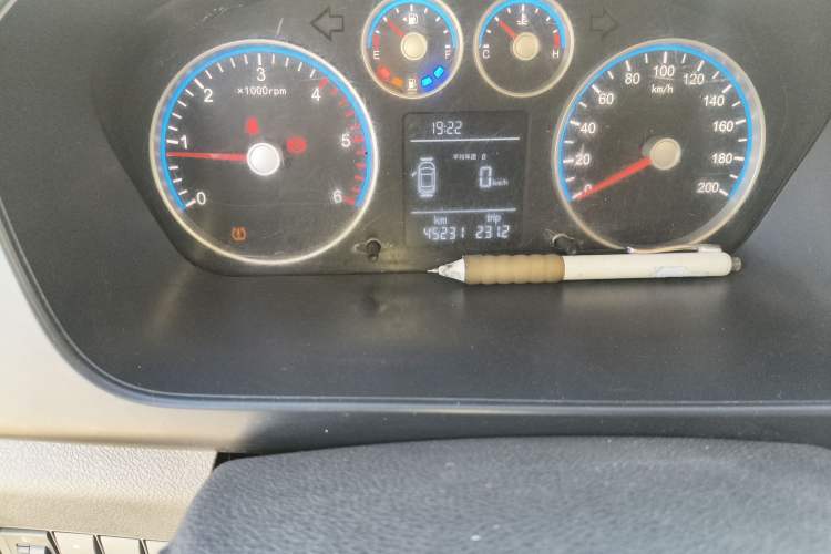 Used Foton Toano 2024 Joyear Multi-Function 2.0T Manual Long-Wheelbase Mid-Roof Model with Single Rear Tire Available in 5/6/7/9-Seater Configurations
