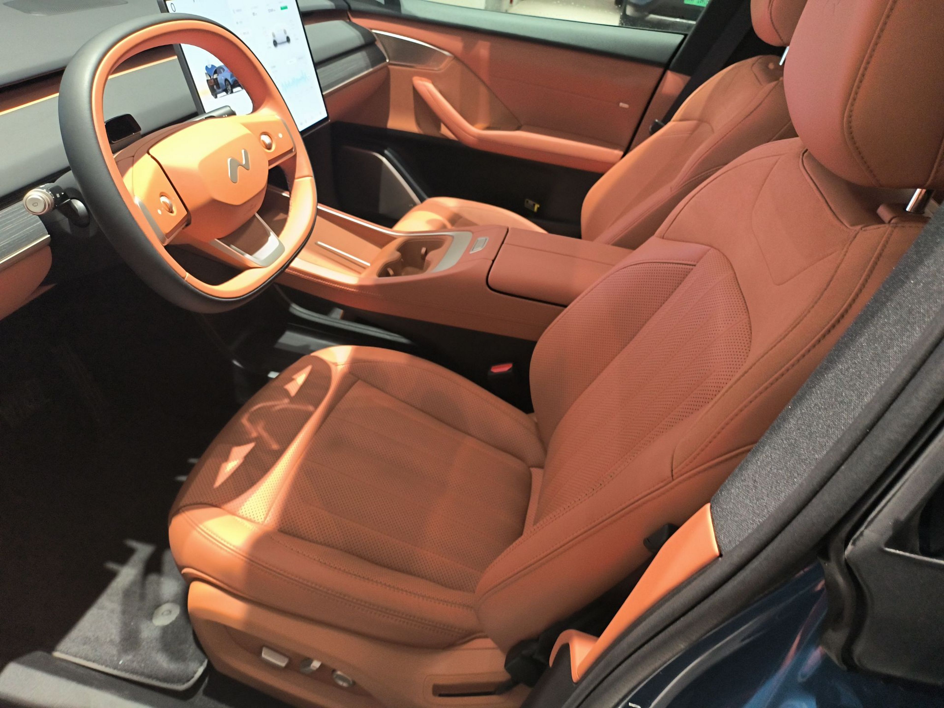 Переднее сиденье в автомобиле