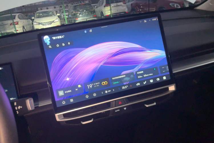 Used Venucia VX6 2025 Large Flat-Layout 520 Pro
