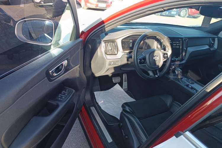 Used Volvo XC60 2018 T5 4x4 Smart & Sporty Edition