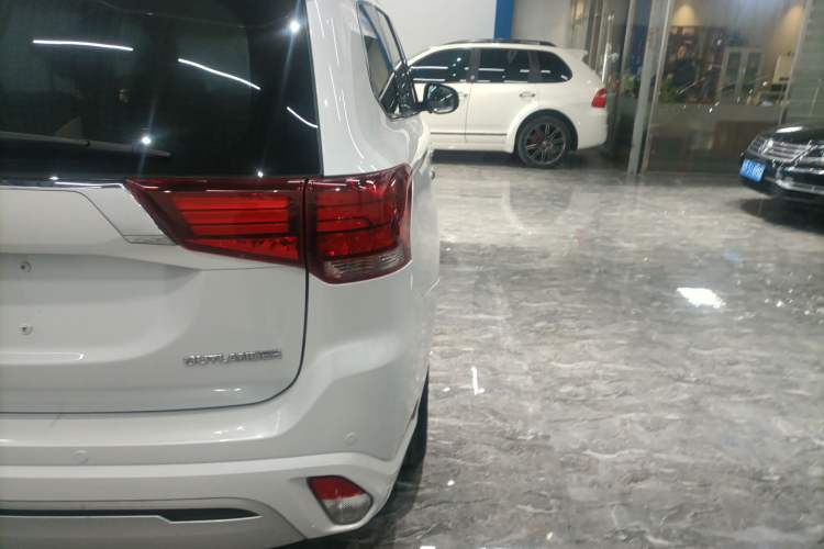 Used Mitsubishi Outlander 2021 2.4L 4x4 Comfort Edition 5 Seats