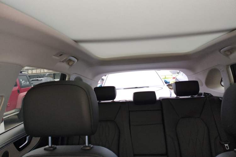 Used Hongqi HS5 2025 2.0T Two-Wheel Drive Flagship Pro Edition
