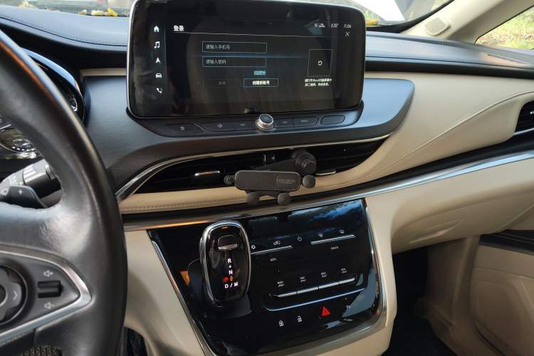 Used Buick GL8 2023 Facelifted Land Cruiser Executive Luxury Version
