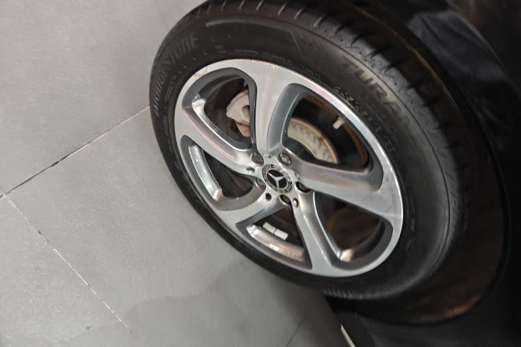 Used Mercedes-Benz E-Class 2019 E 300 L Sporty and Stylish Model