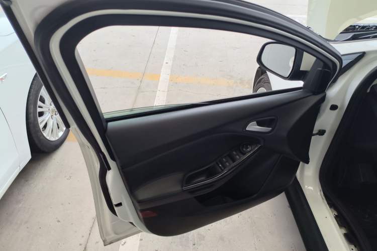 Used Ford Focus 2012 Hatchback 1.6L Automatic Fashion Edition
